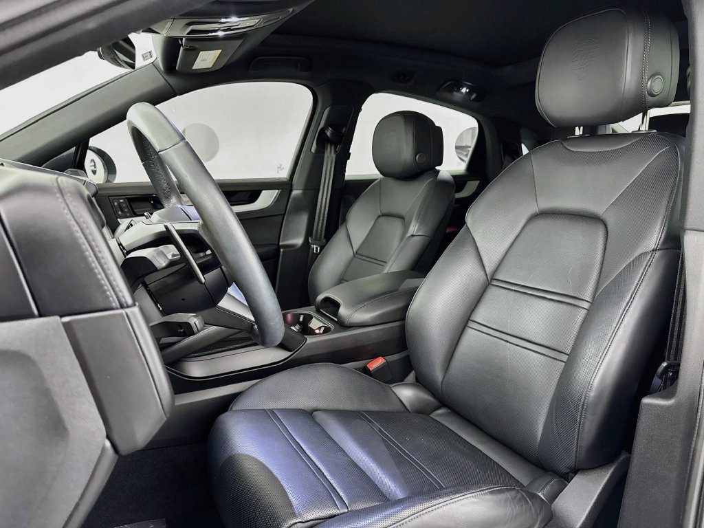 Used 2024 Porsche Cayenne Coupe AWD/4WD image 21