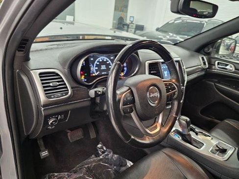 Used 2018 Jeep Grand Cherokee Overland AWD/4WD image 13