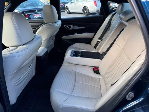 Used 2019 INFINITI Q70 Luxe w/ Sport Package image 23