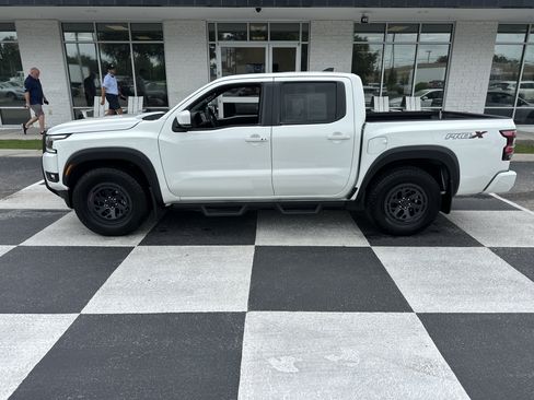 Used 2025 Nissan Frontier Pro-X RWD image 1