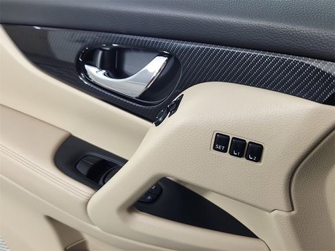 Used 2020 Nissan Rogue SL w/ Premium Package image 9