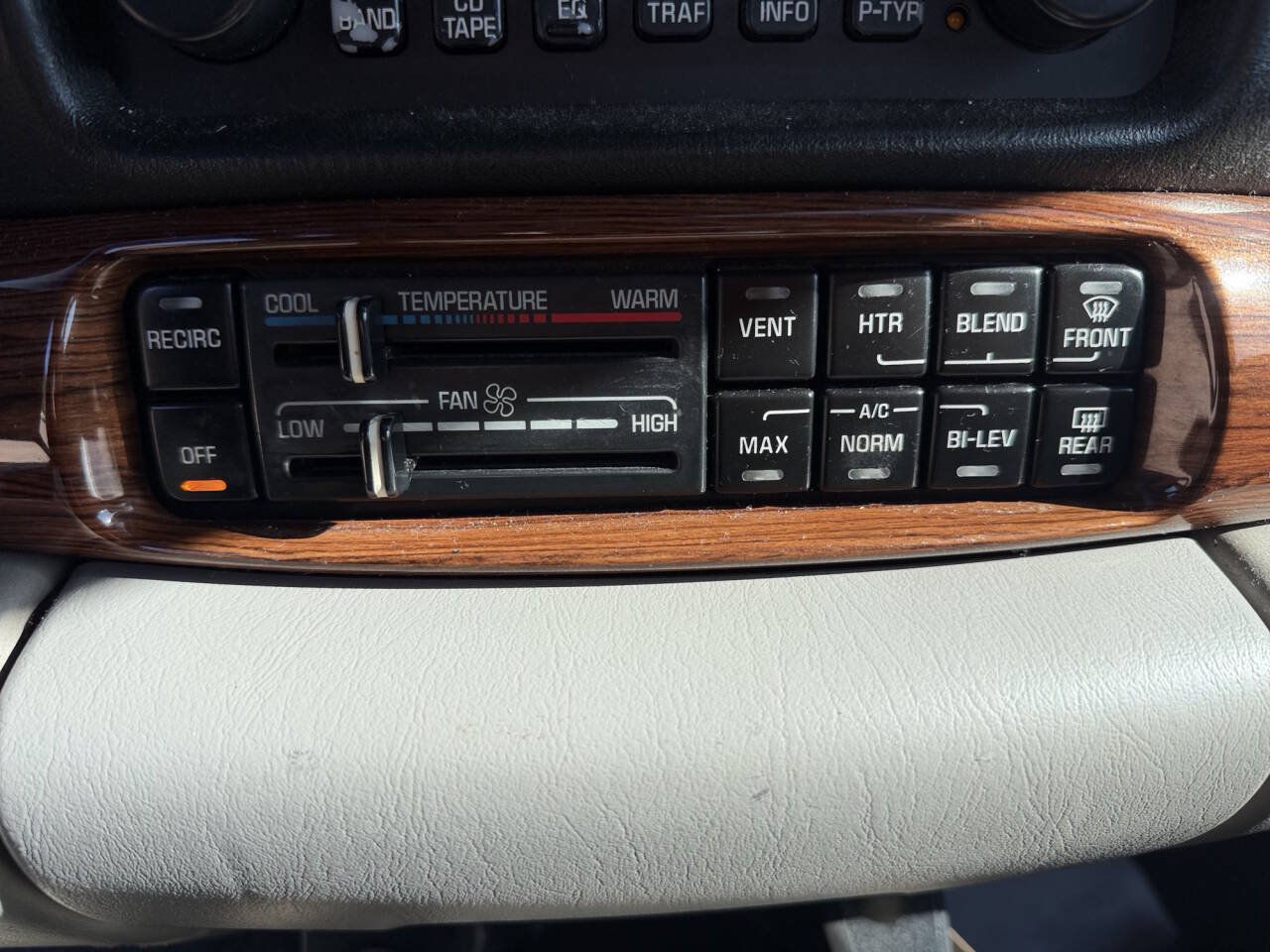Used 2004 Buick Le Sabre Custom FWD image 35