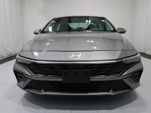 Used 2024 Hyundai Elantra SEL FWD image 3
