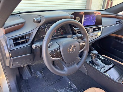 Used 2023 Lexus ES 350 w/ Premium Package FWD image 13