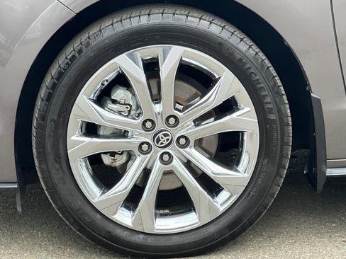 Certified 2023 Toyota Sienna Platinum image 13