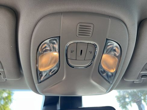 Used 2022 Jeep Compass Latitude FWD image 28