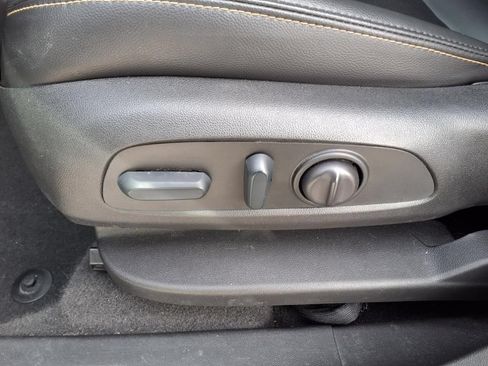 Used 2022 Chevrolet Equinox Premier FWD image 16