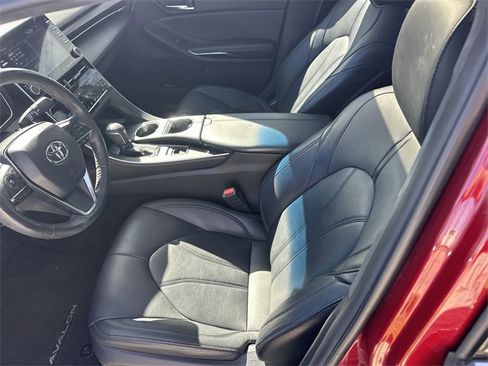 Used 2019 Toyota Avalon XLE image 34