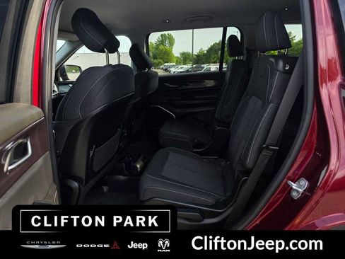 Used 2022 Jeep Grand Cherokee L Laredo w/ Luxury Tech Group I AWD/4WD image 13