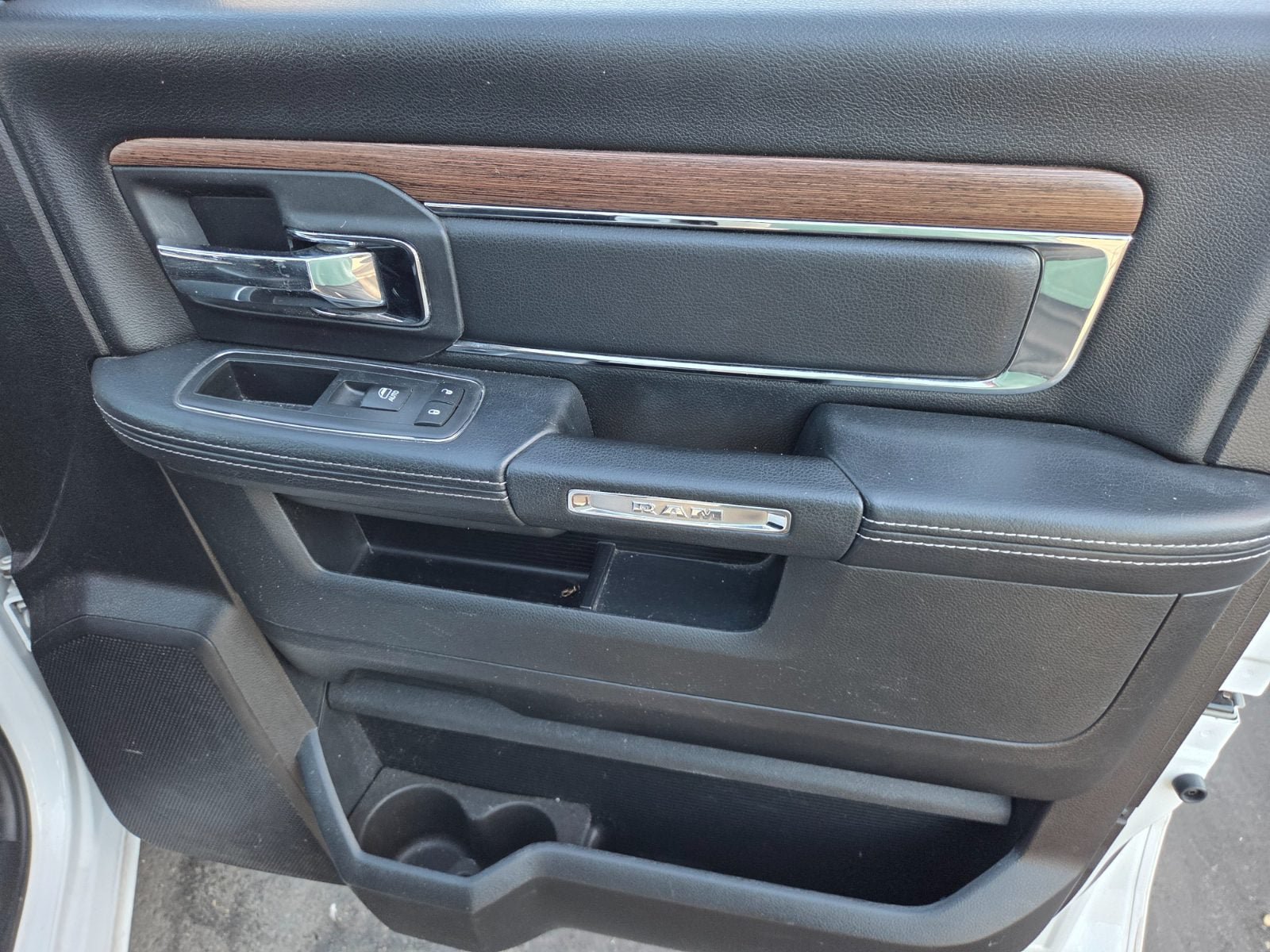 Used 2016 RAM 1500 Laramie w/ Convenience Group RWD image 13