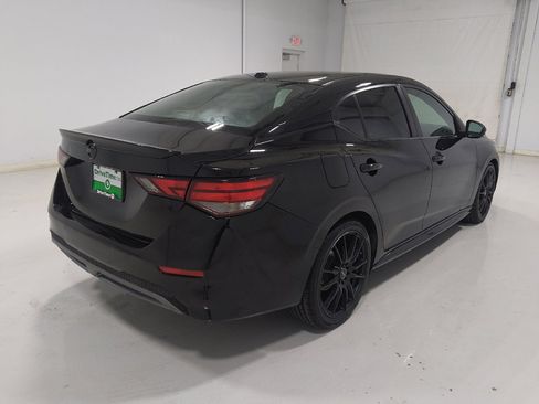 Used 2022 Nissan Sentra SR w/ Trunk Package FWD image 9