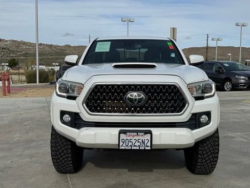 Used 2018 Toyota Tacoma TRD Sport image 6