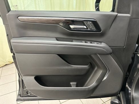 Certified 2025 Chevrolet Suburban Z71 image 39