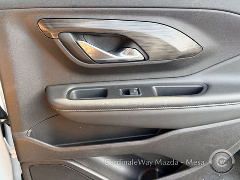 Used 2024 GMC Terrain SLT image 28