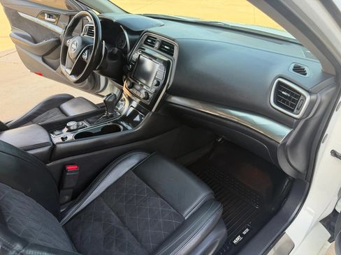 Used 2016 Nissan Maxima SR w/ Interior Lighting Package FWD image 10