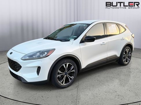 Used 2022 Ford Escape SE w/ SE Sport Appearance Package FWD image 2