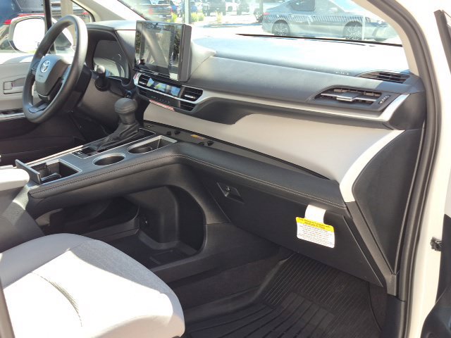 Used 2026 Toyota Sienna LE FWD image 22