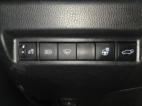 Used 2022 Toyota RAV4 XLE Premium image 19