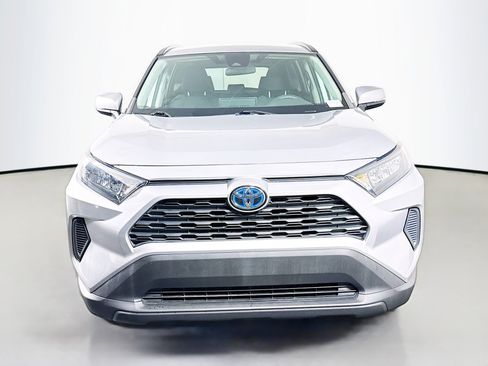 Used 2022 Toyota RAV4 LE image 2