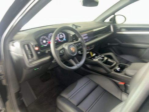 Certified 2026 Porsche Cayenne Coupe image 4