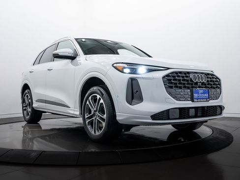 New 2025 Audi Q5 Premium Plus image 1