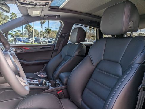 New 2026 Porsche Macan image 5