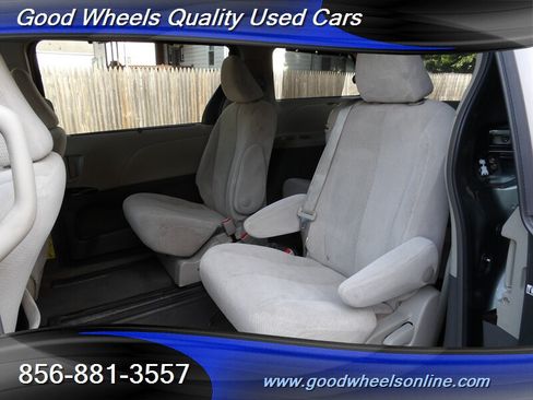Used 2014 Toyota Sienna LE FWD image 14