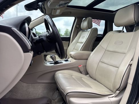 Used 2017 Jeep Grand Cherokee Overland w/ Jeep Active Safety Group image 9