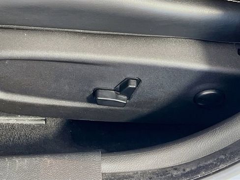 Used 2023 Chrysler 300 S RWD image 13