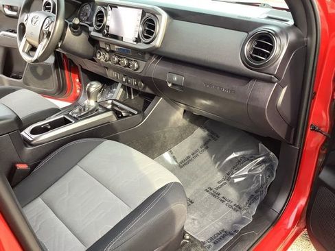 Used 2021 Toyota Tacoma TRD Off-Road AWD/4WD image 18