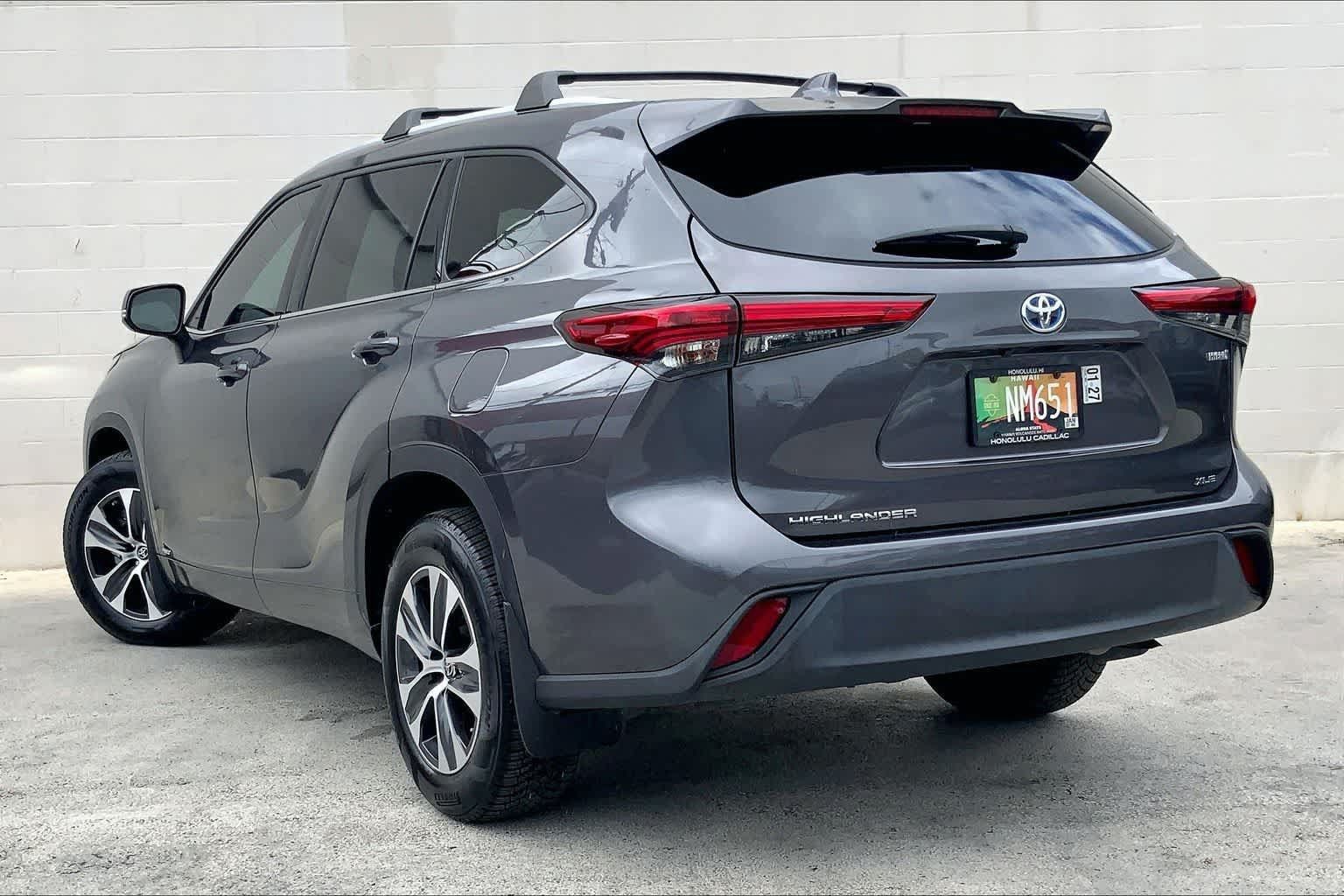 Used 2022 Toyota Highlander XLE AWD/4WD image 4