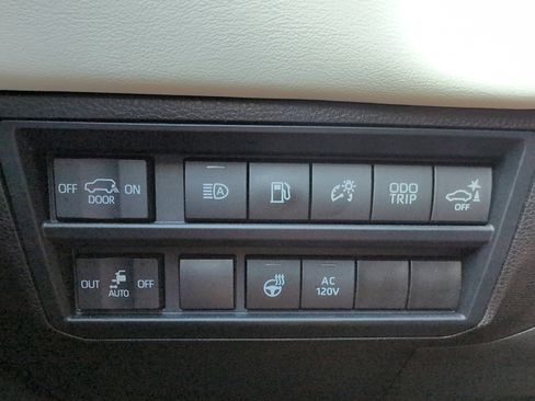 Certified 2025 Toyota Sequoia Capstone AWD/4WD image 37