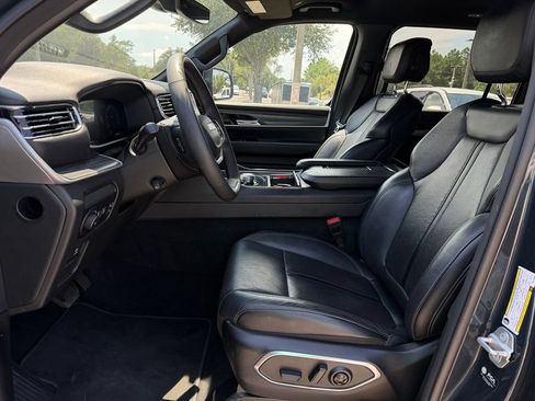 Used 2024 Jeep Wagoneer L Series II RWD image 14