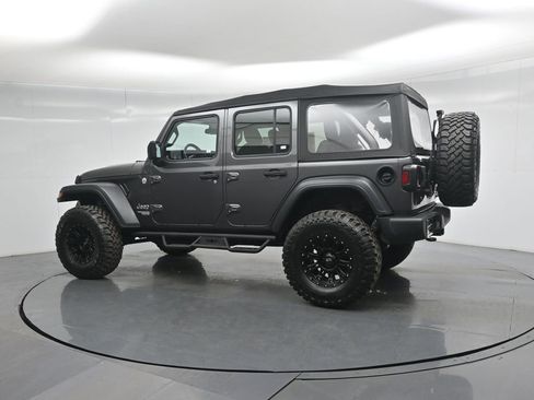 Used 2018 Jeep Wrangler Unlimited Sport image 6