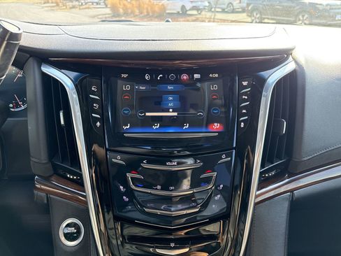 Used 2016 Cadillac Escalade Luxury image 19