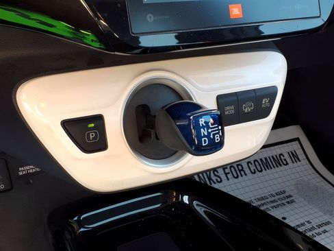 Used 2017 Toyota Prius Prime Advanced FWD image 21