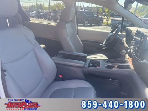 Used 2022 Toyota Sienna XLE FWD image 37