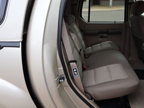 Used 2004 Ford Explorer Sport Trac XLT image 22