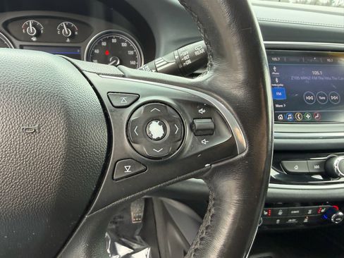 Used 2020 Buick Enclave Essence image 30