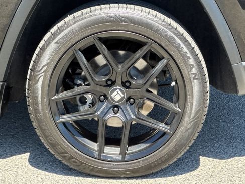 Used 2020 Jeep Grand Cherokee Laredo w/ Laredo X Package RWD image 27