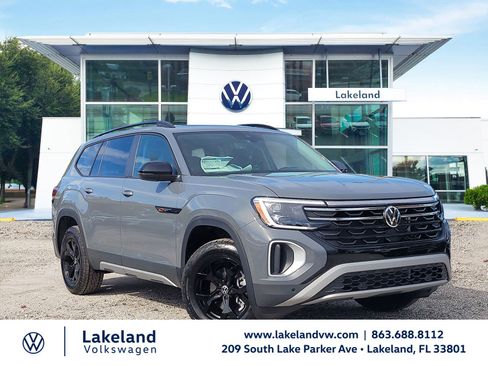 New 2026 Volkswagen Atlas Peak Edition AWD/4WD image 1