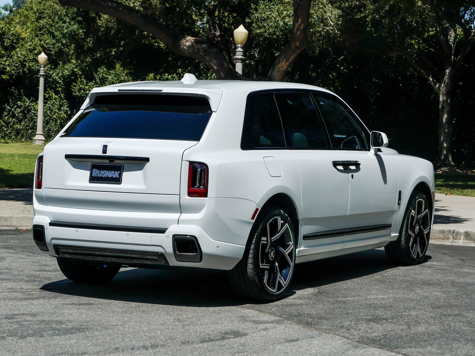 New 2027 Rolls-Royce Cullinan Black Badge AWD/4WD image 3