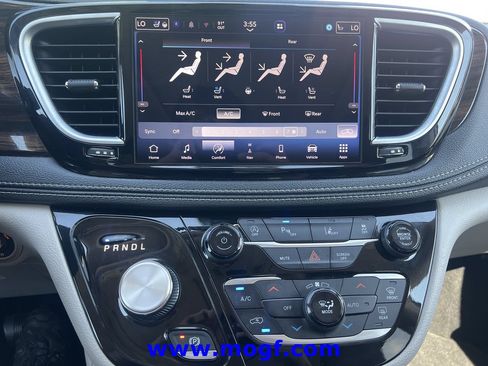 Used 2023 Chrysler Pacifica Limited FWD image 7