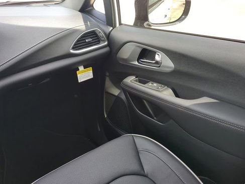 New 2026 Chrysler Pacifica Limited w/ S Appearance Package image 21