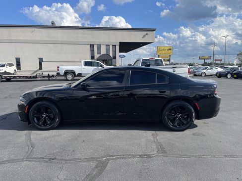 Used 2017 Dodge Charger SXT RWD image 5