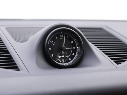 Used 2025 Porsche Macan image 12