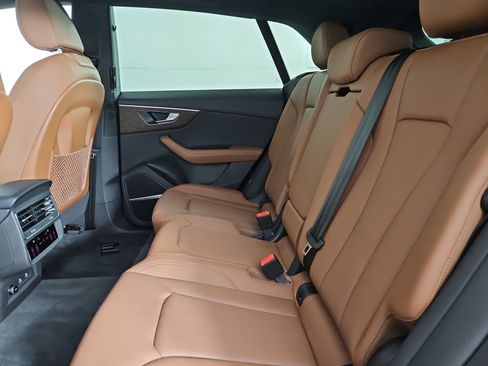 Certified 2025 Audi Q8 Premium Plus w/ Premium Plus Package AWD/4WD image 39