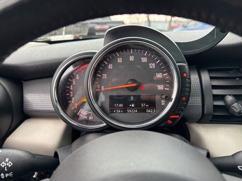 Used 2016 MINI Cooper 2-Door Hardtop image 32