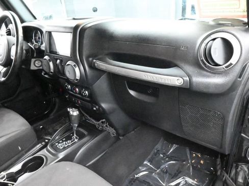Used 2017 Jeep Wrangler Sport AWD/4WD image 32