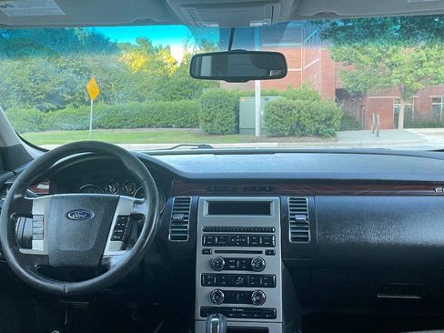 Used 2010 Ford Flex SEL image 8